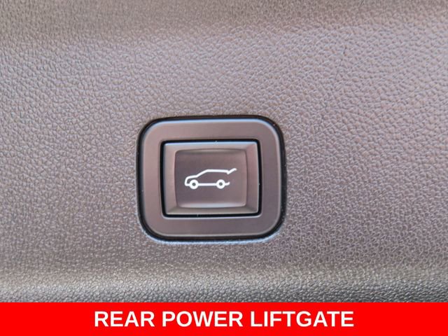 Used 2024 GMC Yukon XL Denali w/ Advanced Technology Package AWD/4WD image 35