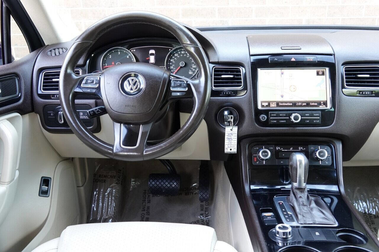 Used 2012 Volkswagen Touareg Sport image 56