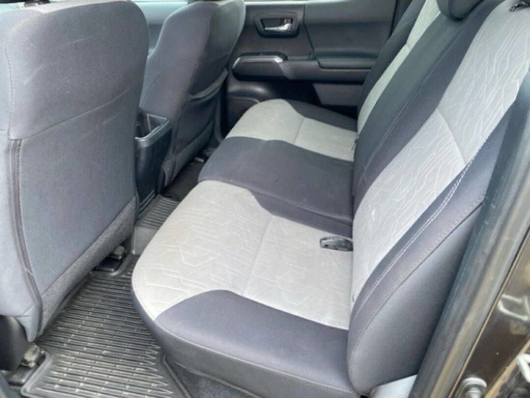 Used 2020 Toyota Tacoma TRD Off-Road w/ Technology Package image 24