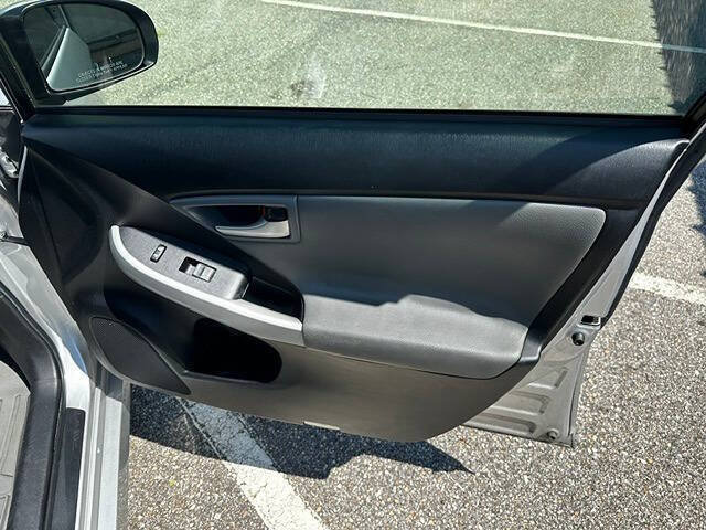 Used 2013 Toyota Prius Three w/ Solar Roof Pkg FWD image 17