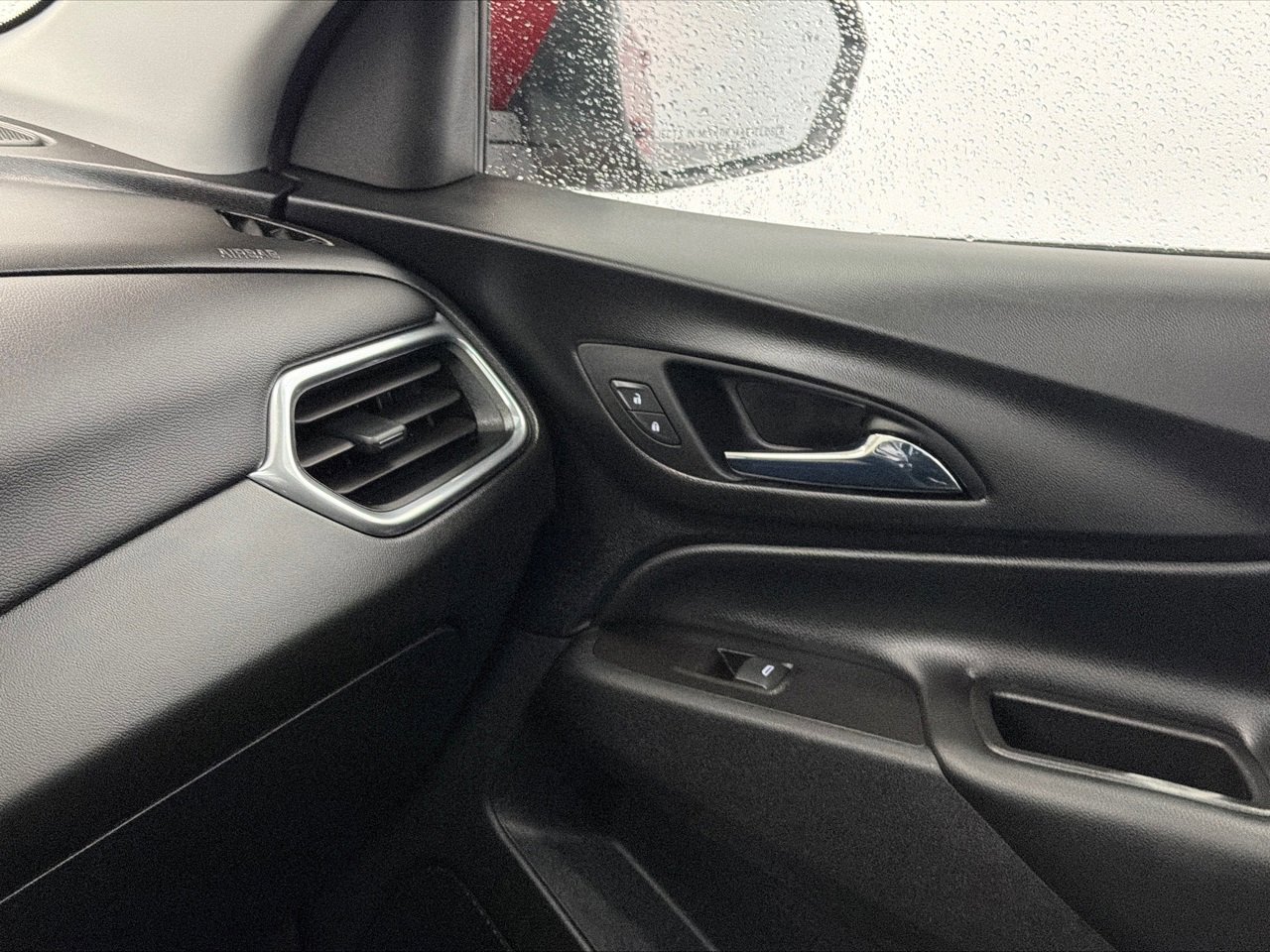 Used 2020 Chevrolet Equinox LT image 31