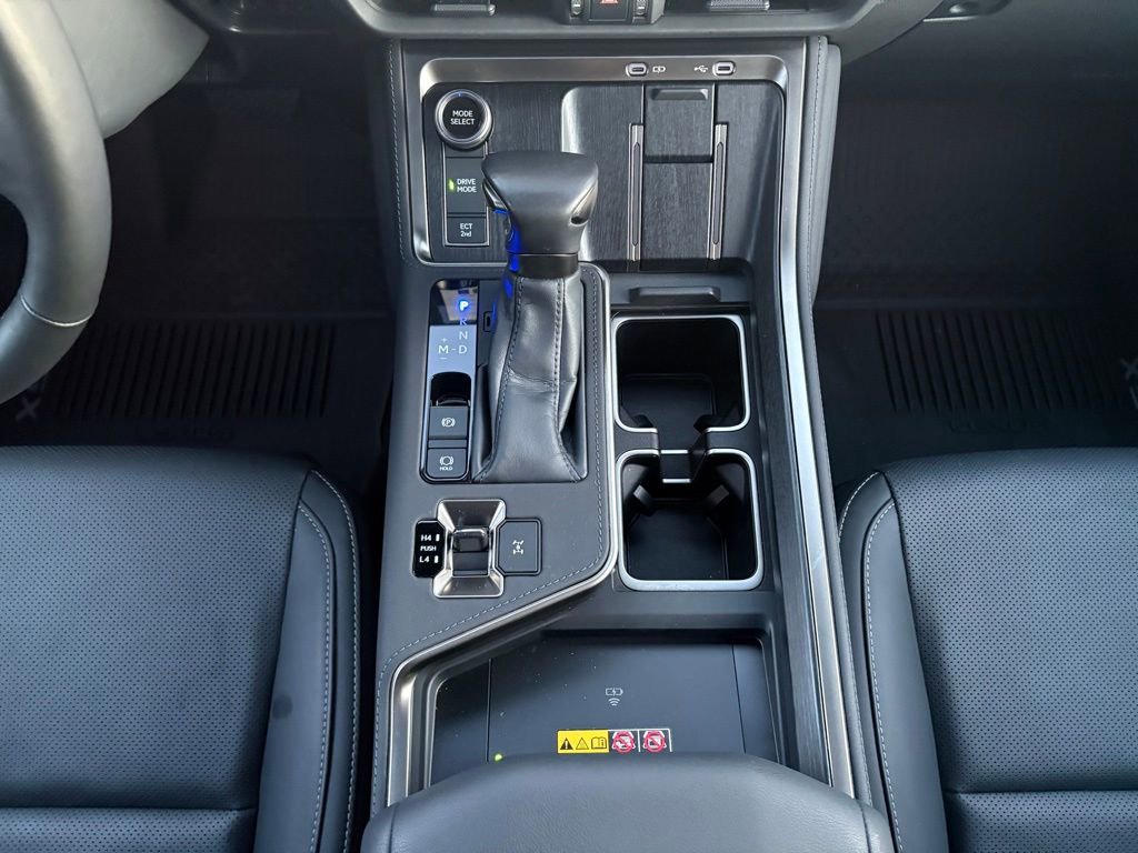 Used 2024 Lexus GX 550 image 34