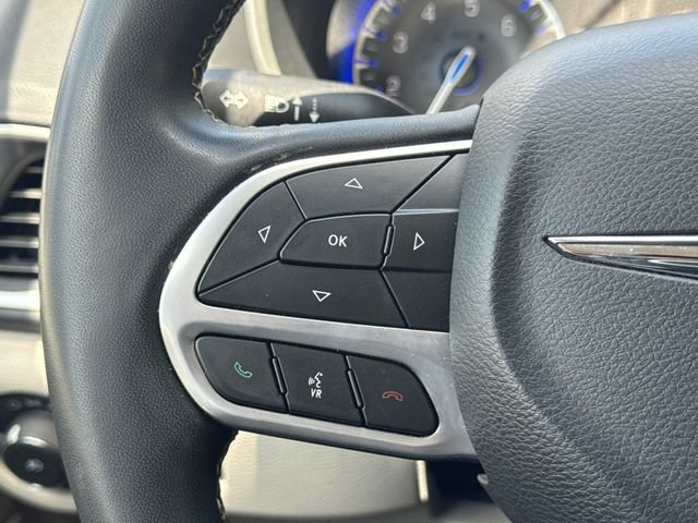 Used 2024 Chrysler Pacifica Touring-L FWD image 28