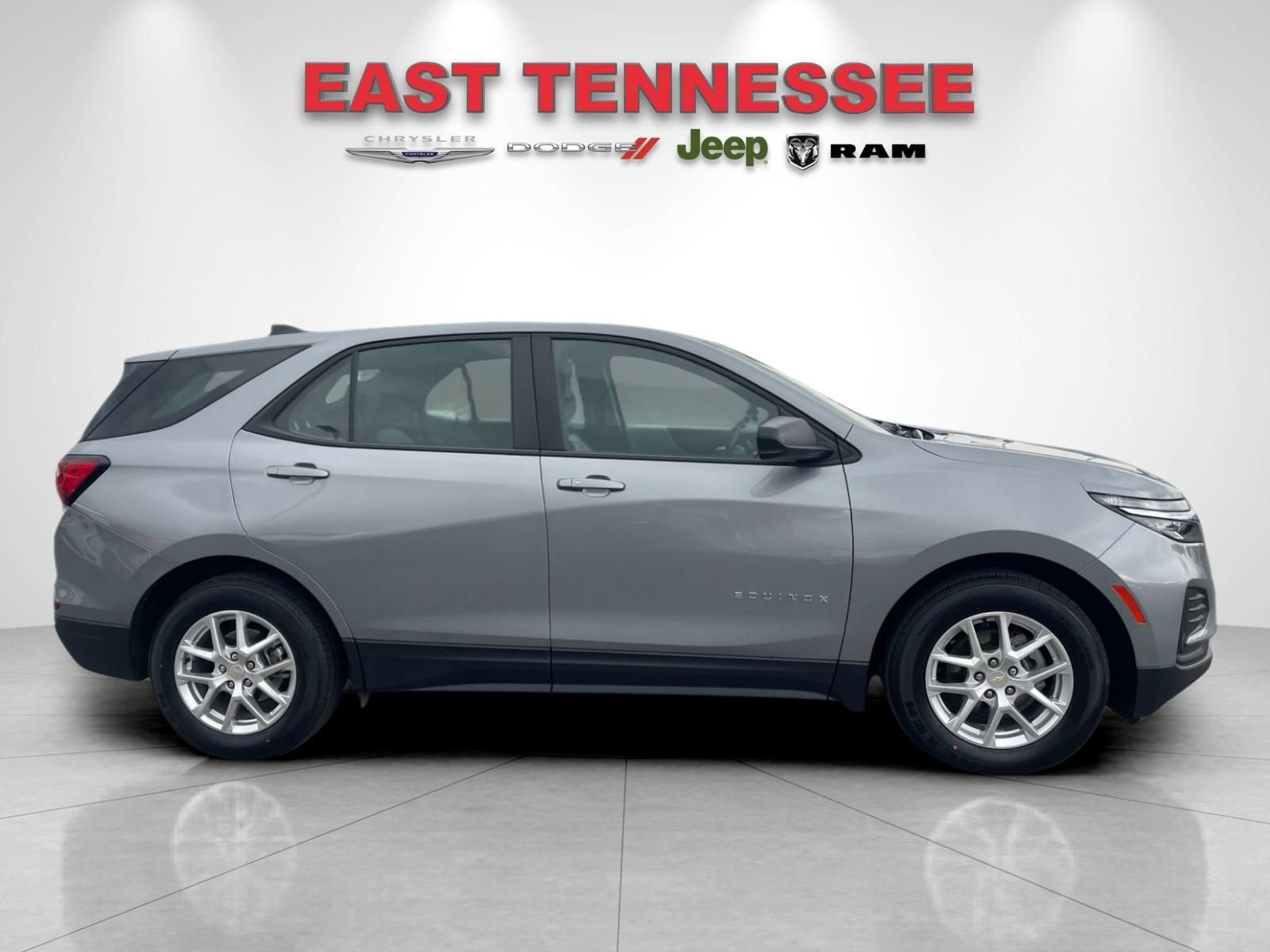 Used 2023 Chevrolet Equinox LS w/ Driver Confidence II Package FWD image 2
