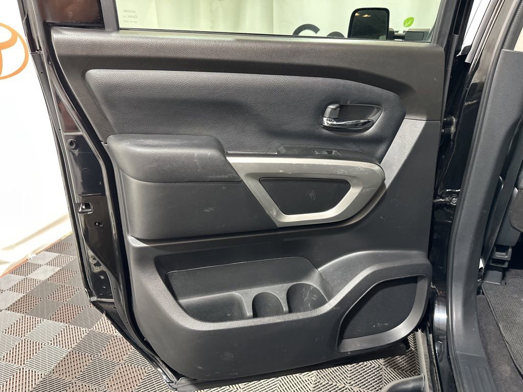Used 2024 Nissan Titan SV w/ SV Convenience Package image 18