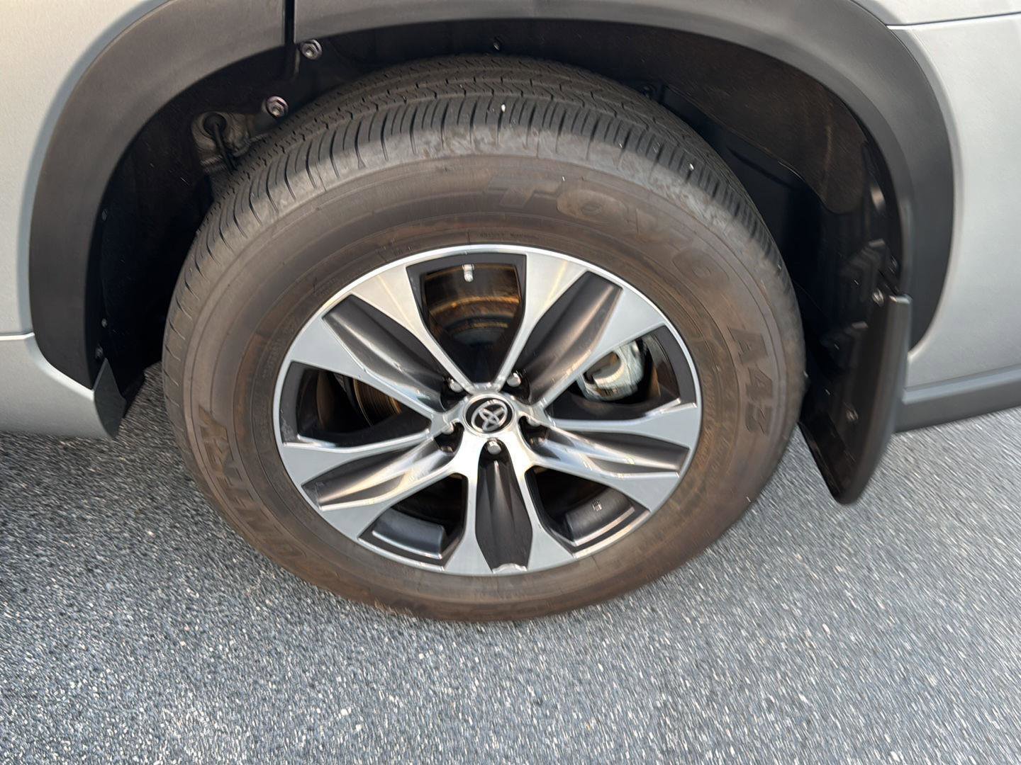 Used 2024 Toyota Highlander XLE image 35