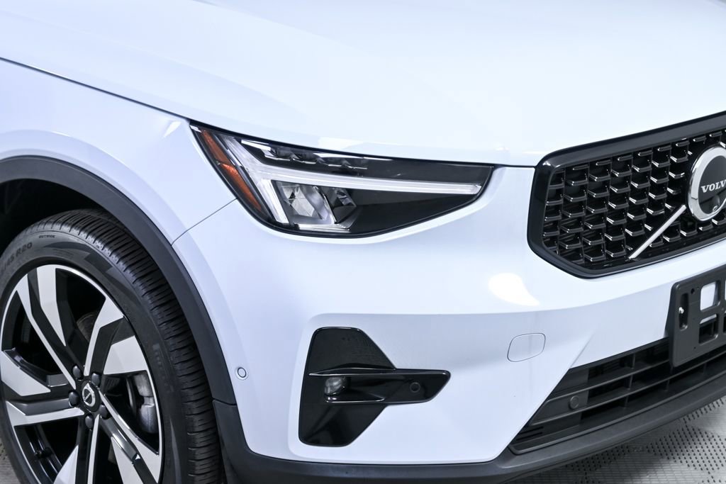 Certified 2024 Volvo XC40 B5 Plus w/ Protection Package Premier image 39