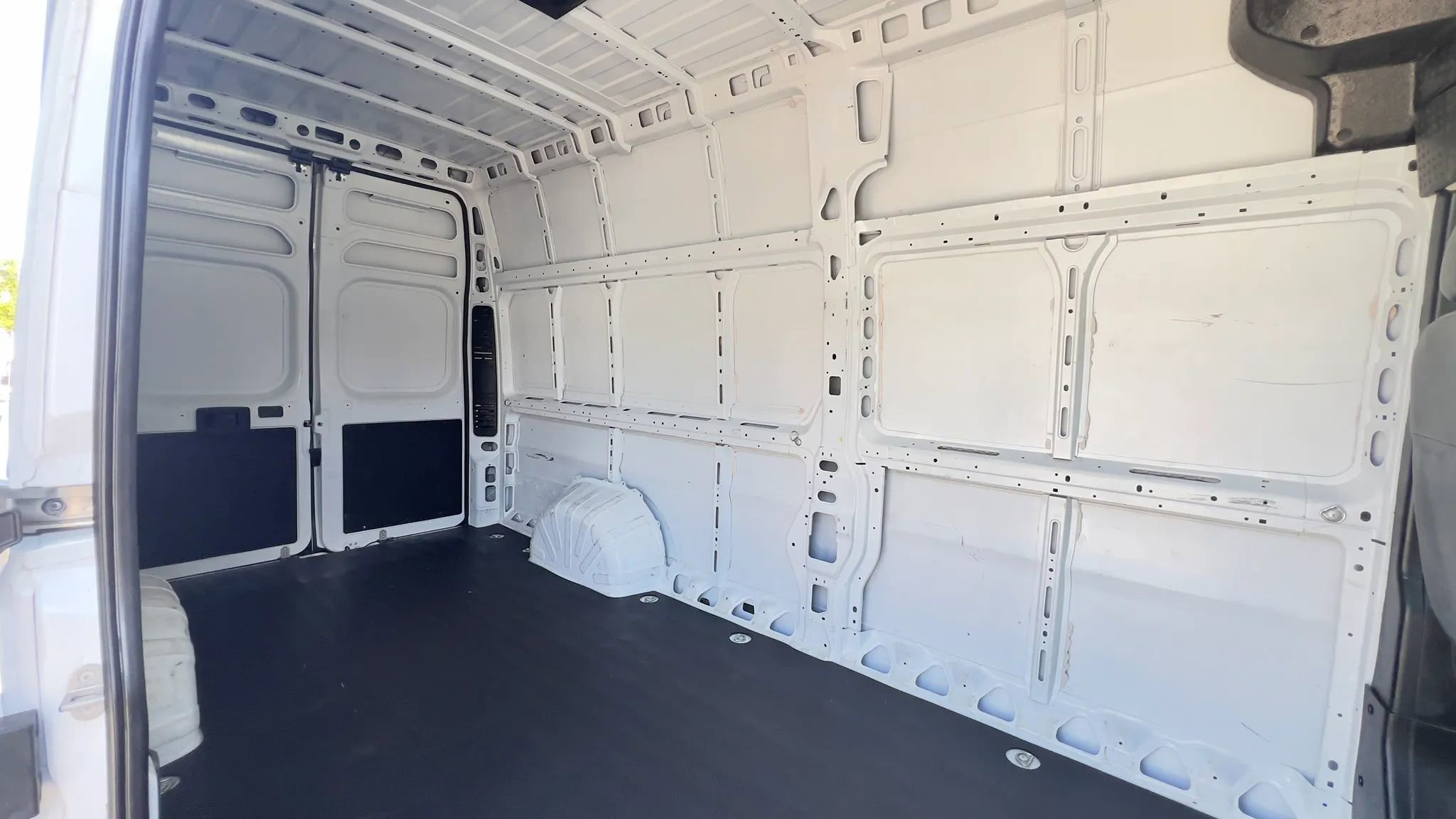 Used 2023 RAM ProMaster 3500 w/ Lane Management Group FWD image 16