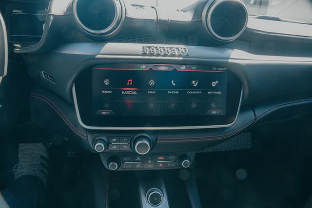 Used 2019 Ferrari Portofino RWD image 18
