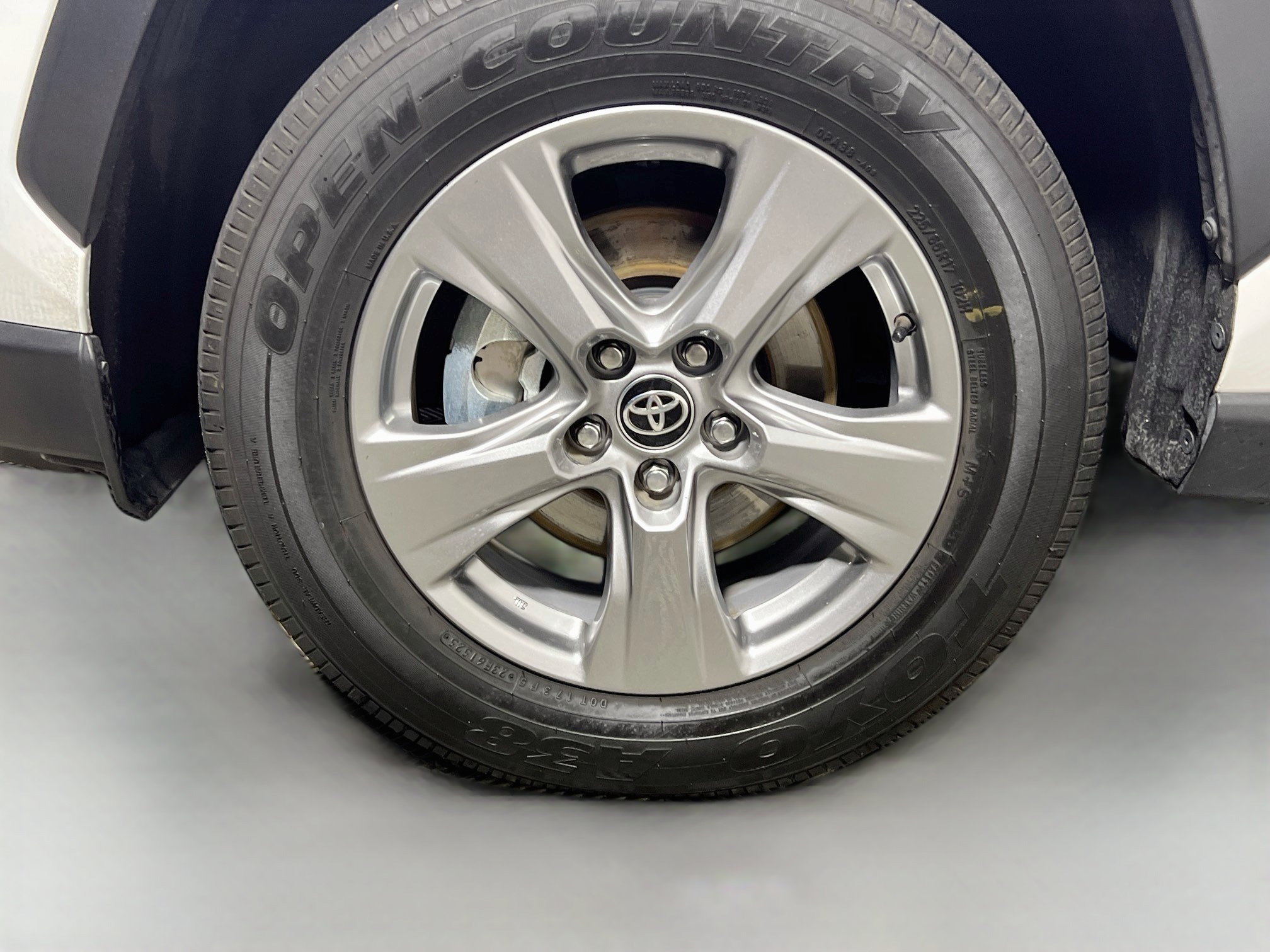 Used 2025 Toyota RAV4 XLE FWD image 14