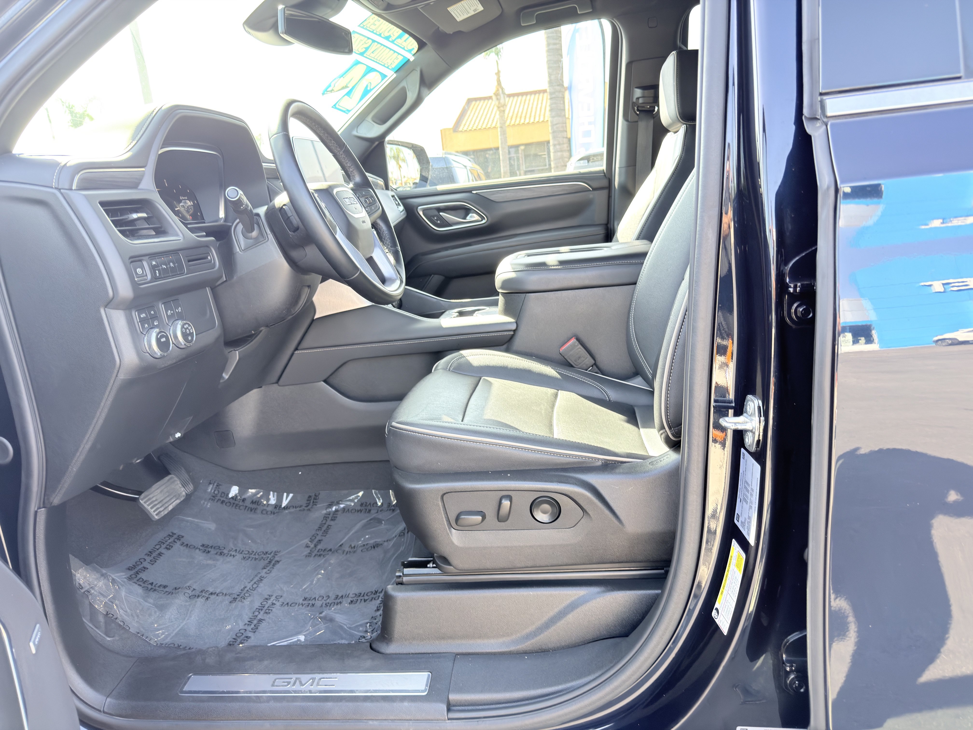 Used 2024 GMC Yukon SLT AWD/4WD image 24