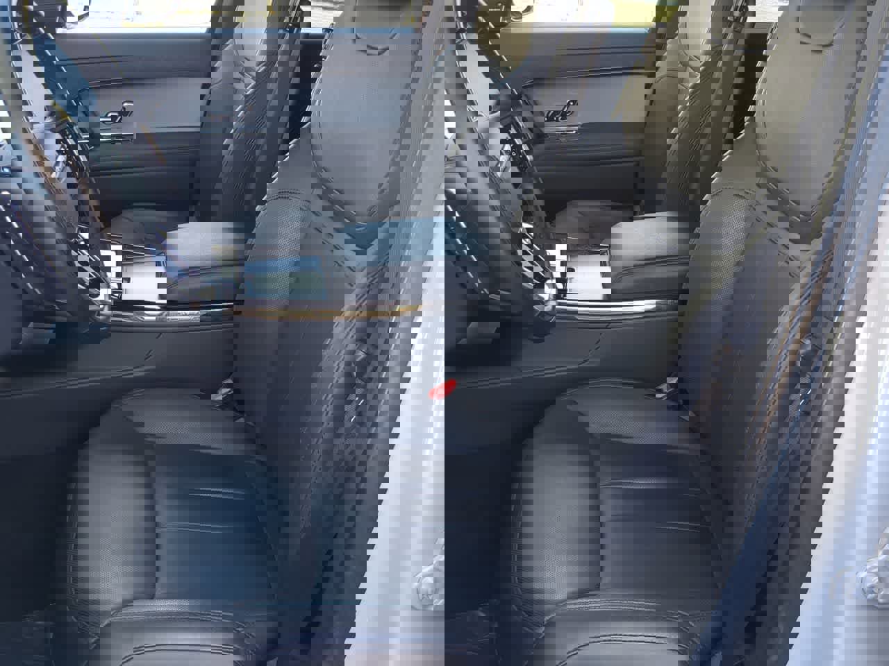 Used 2025 Land Rover Range Rover Sport SE image 16