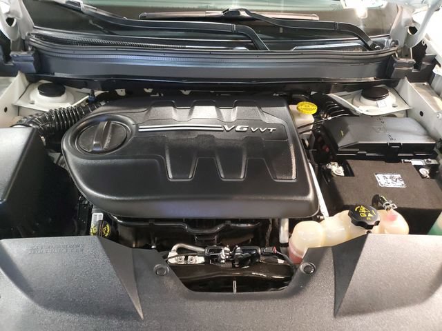 Used 2019 Jeep Cherokee Overland w/ Technology Group AWD/4WD image 23