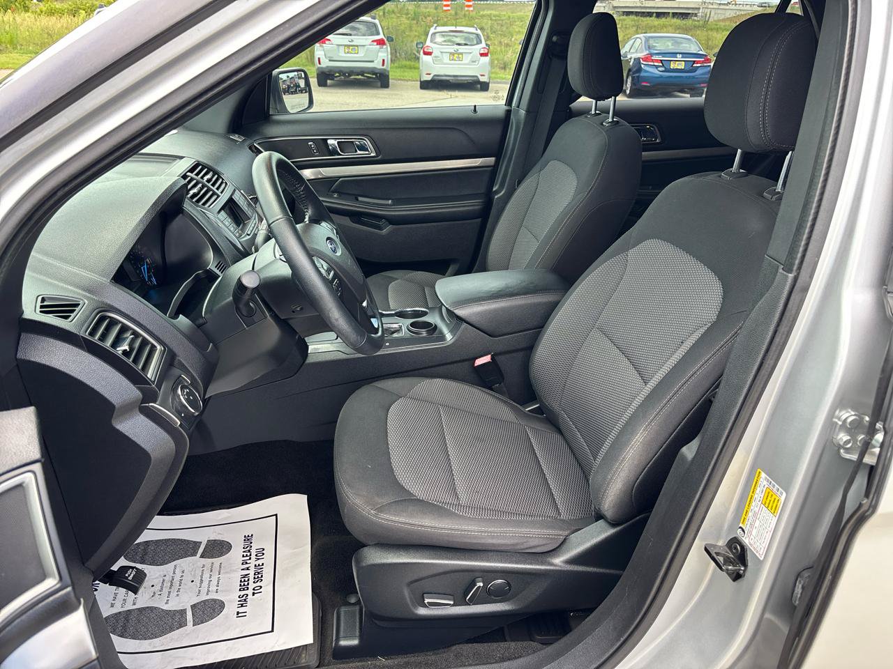 Used 2018 Ford Explorer XLT FWD image 17