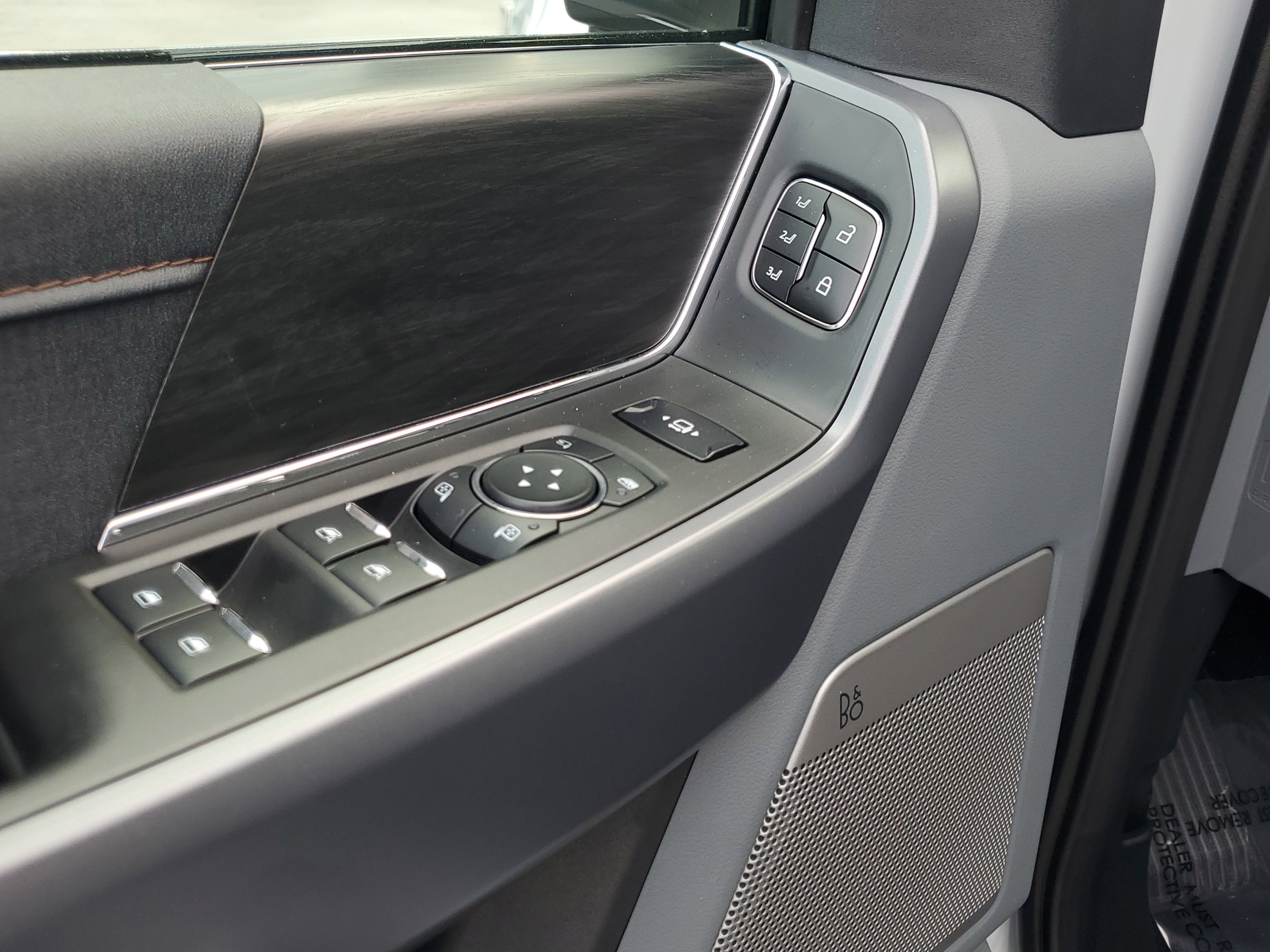 Used 2025 Ford F150 Lariat w/ Equipment Group 501A Mid image 18