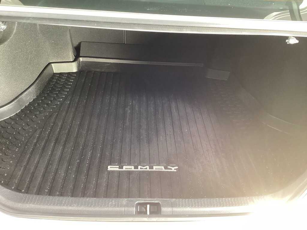 Used 2021 Toyota Camry SE w/ Cold Weather Package image 33