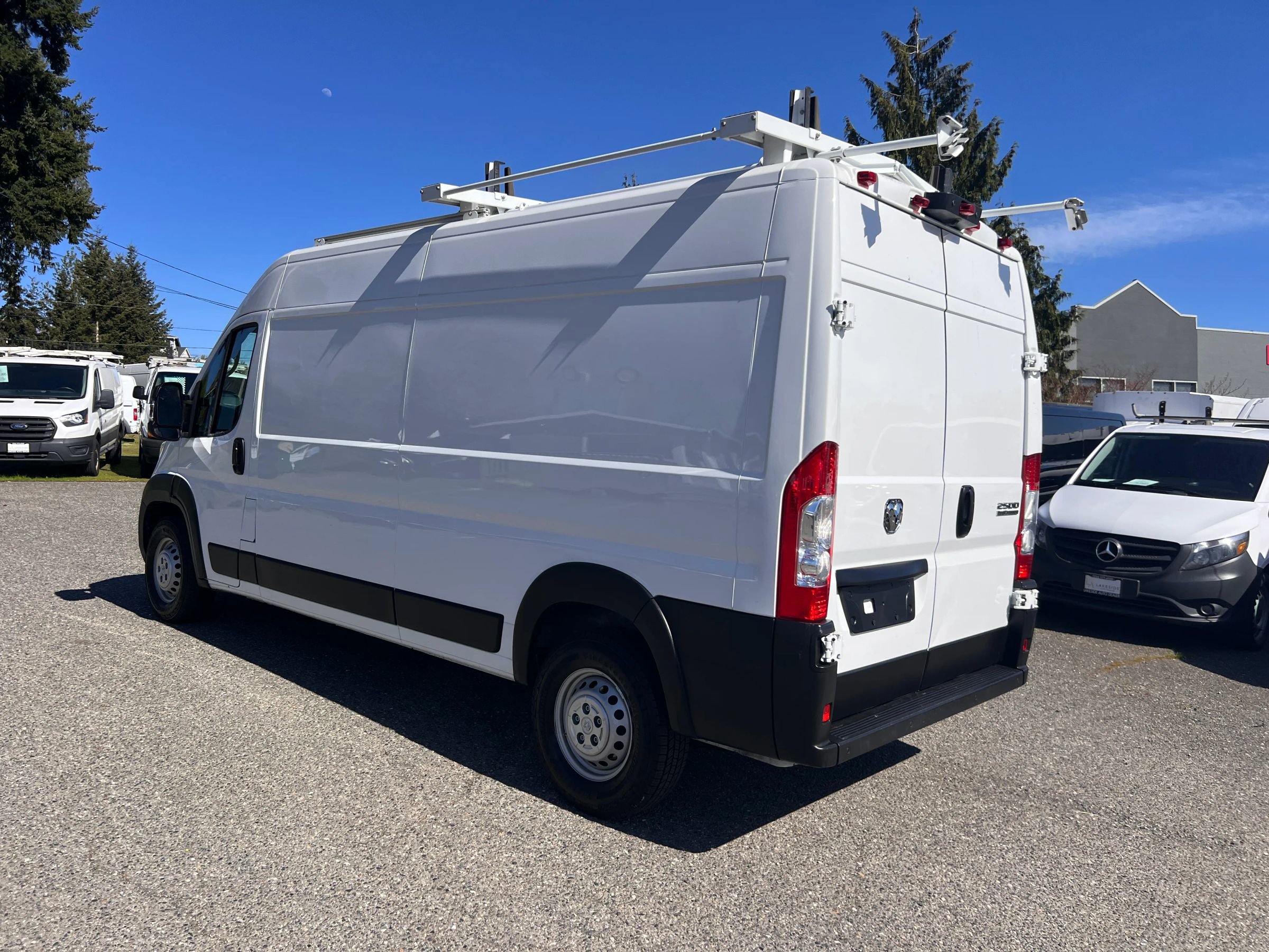 Used 2024 RAM ProMaster 2500 w/ Convenience Group FWD image 5