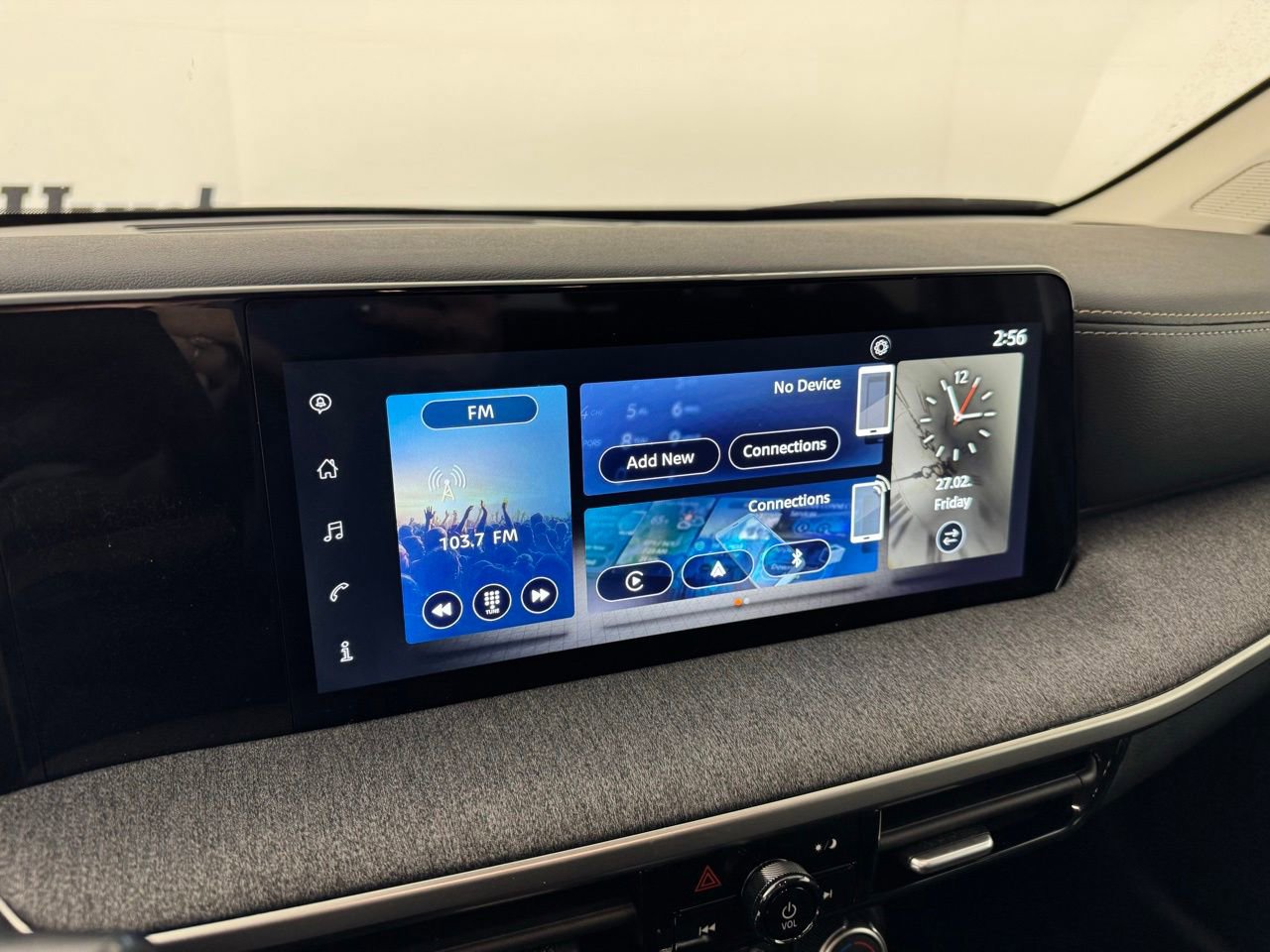 Used 2025 Nissan Kicks SV image 14