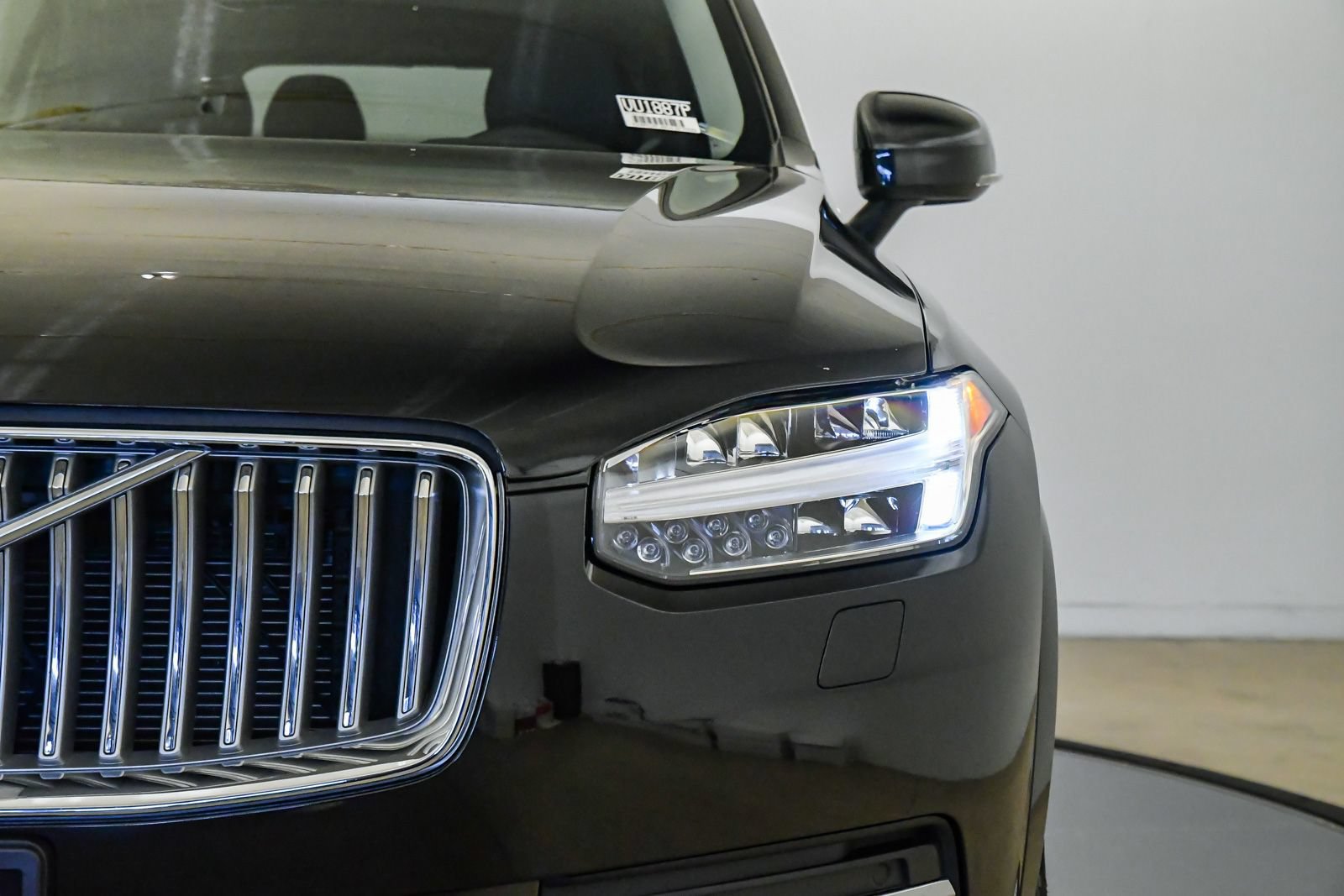 Certified 2025 Volvo XC90 B5 Core w/ Protection Package Premier AWD/4WD image 9