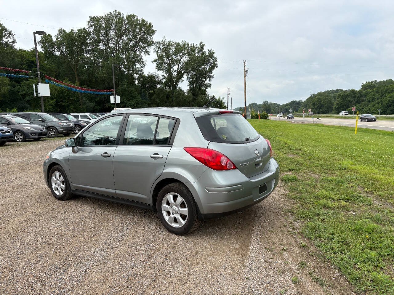 Used 2007 Nissan Versa Hatchback FWD image 13