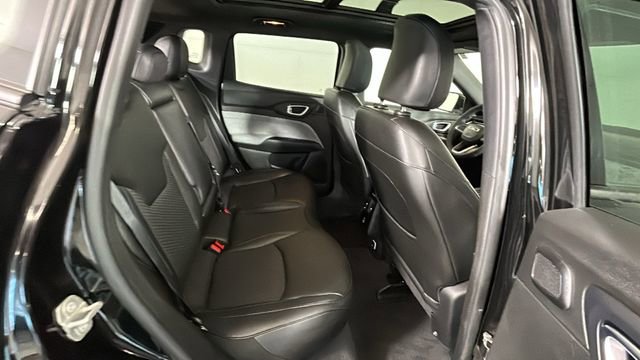 Used 2024 Jeep Compass Latitude w/ Sun and Sound Group AWD/4WD image 30
