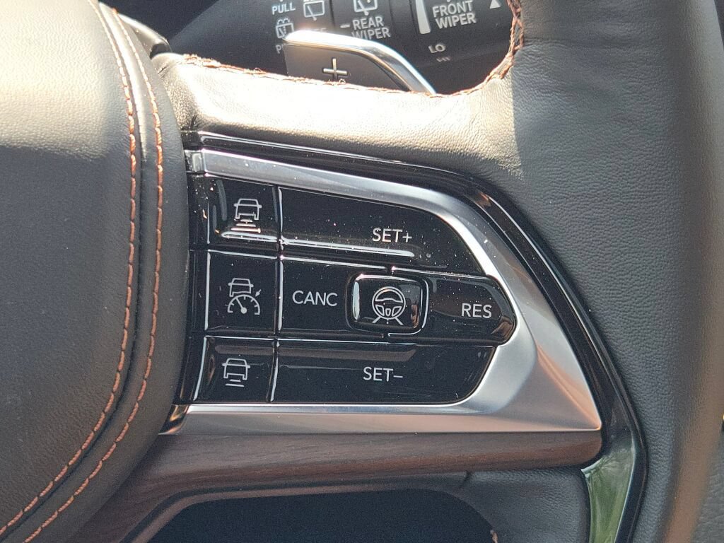 Certified 2025 Jeep Grand Cherokee Summit w/ Adv Protech Group IV AWD/4WD image 31