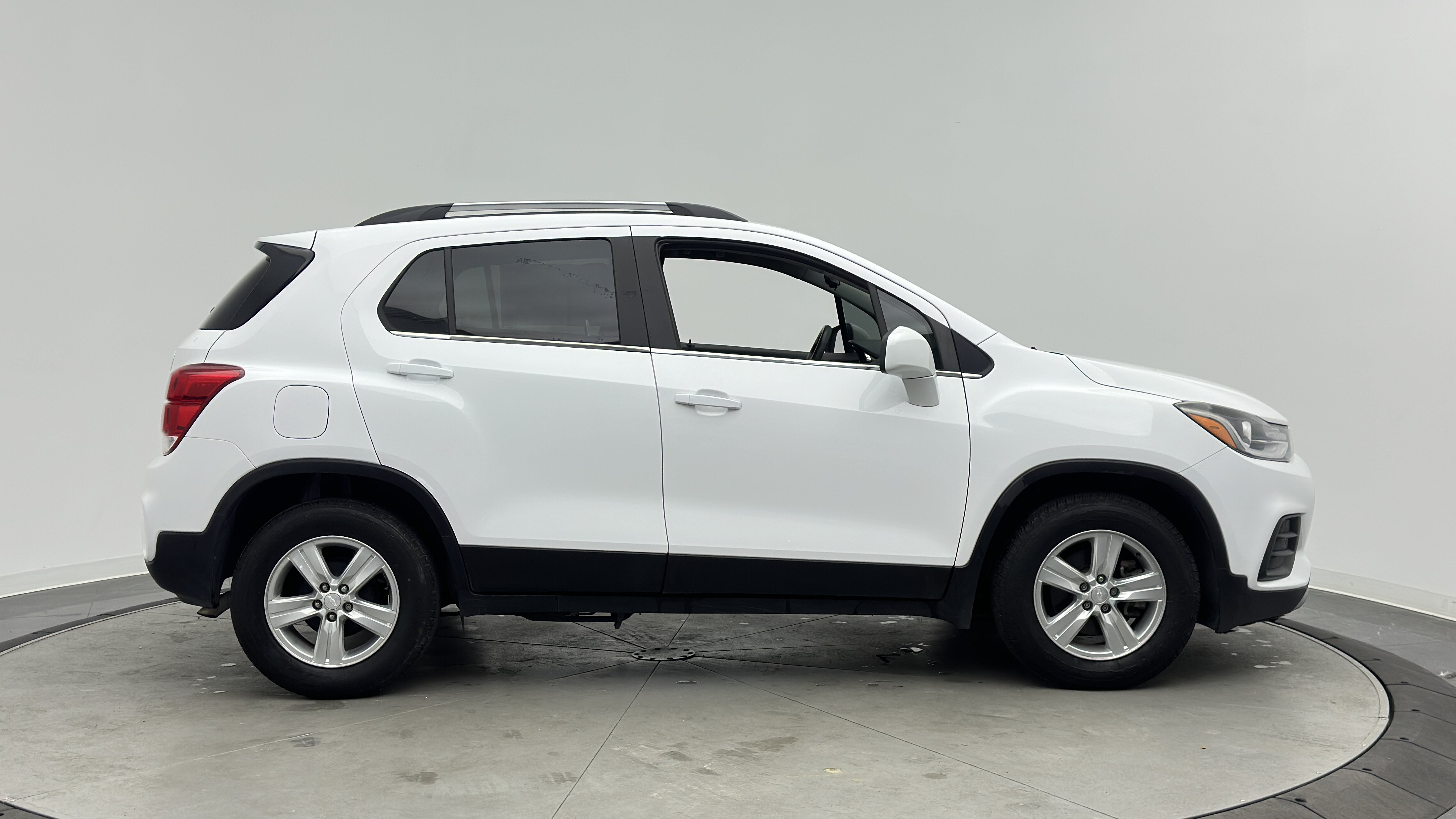 Used 2020 Chevrolet Trax LT FWD image 8