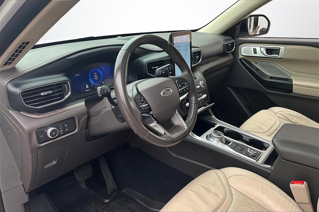 Used 2020 Ford Explorer Platinum w/ Premium Technology Package image 17