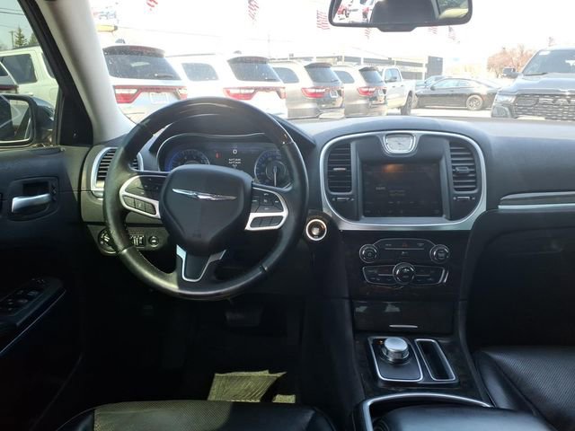 Used 2018 Chrysler 300 Limited AWD/4WD image 11