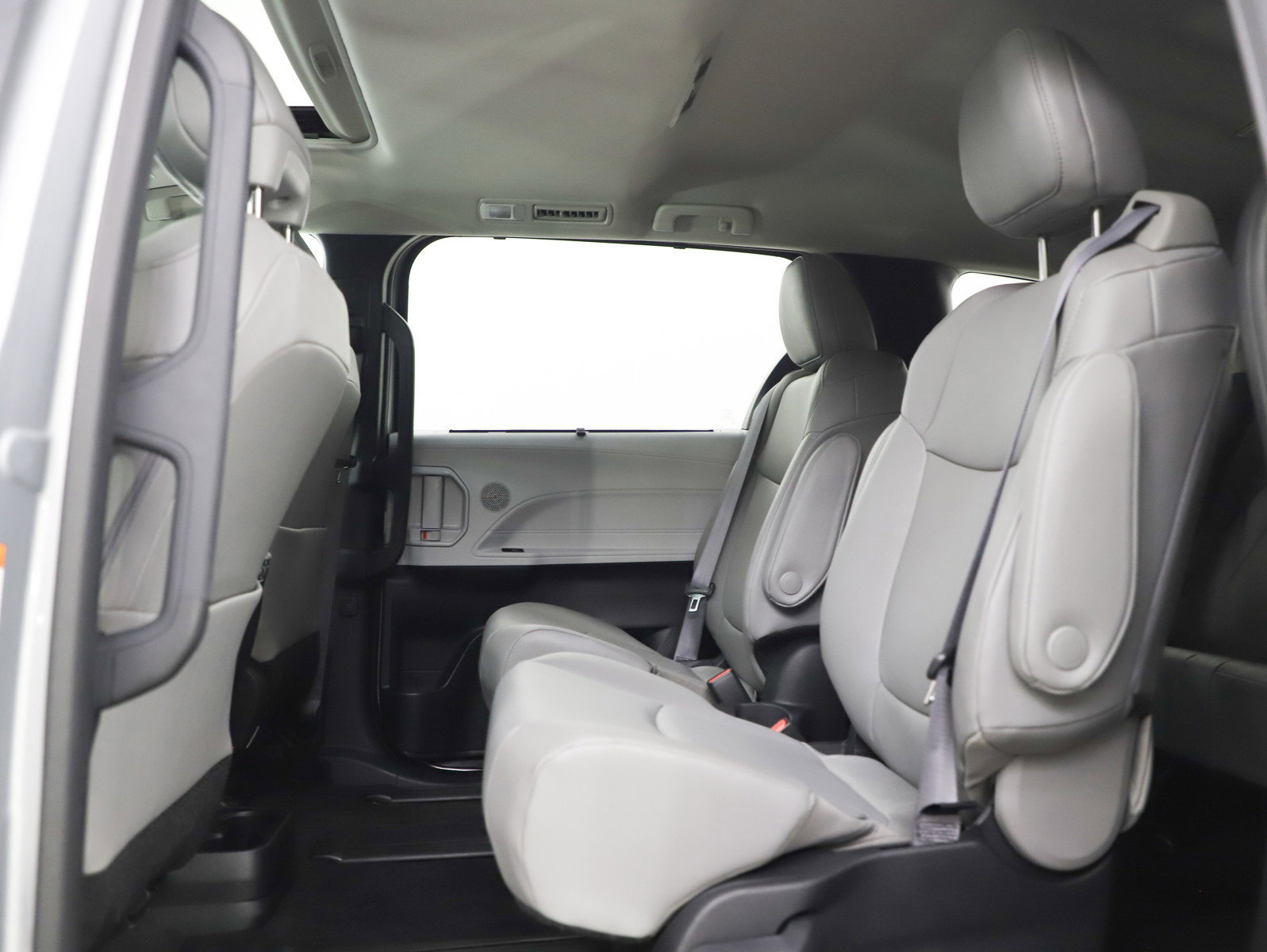 Used 2025 Toyota Sienna XLE image 20