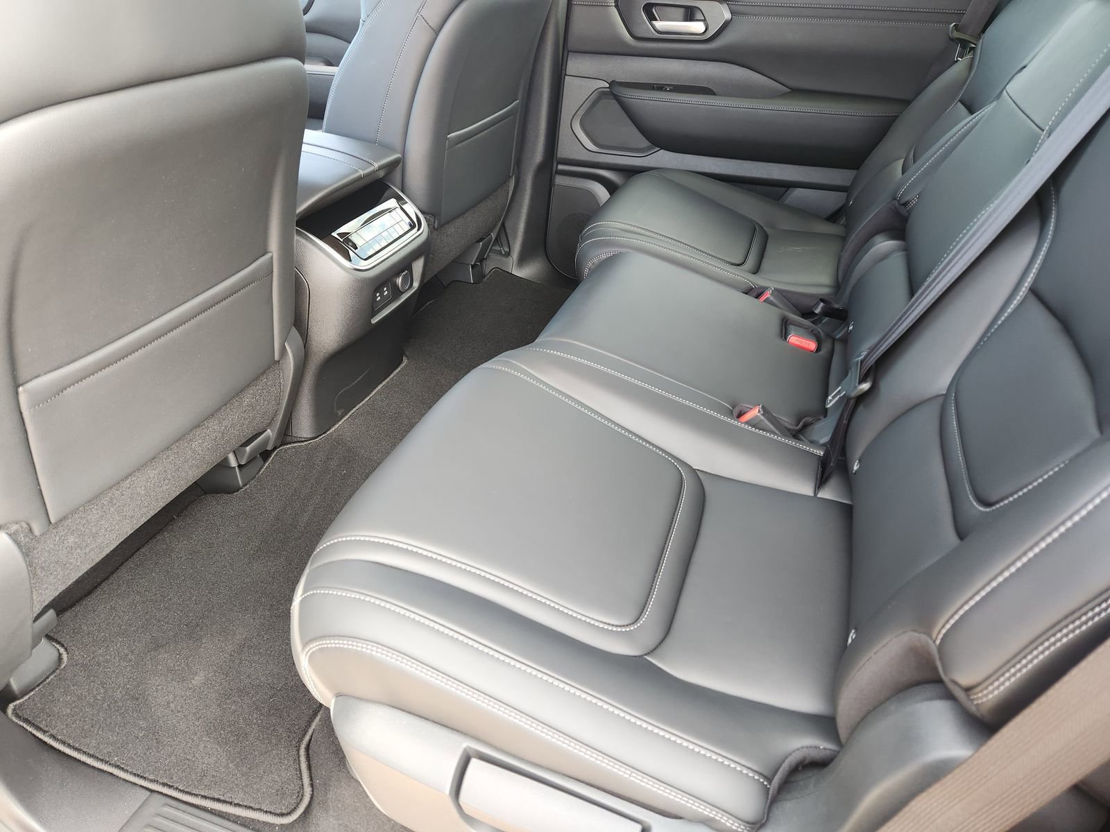 New 2026 Nissan Armada SV image 25