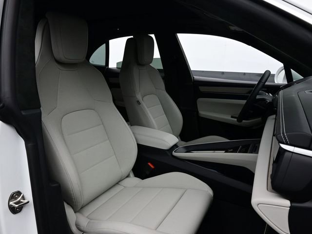 New 2026 Porsche Macan Turbo Electric image 18