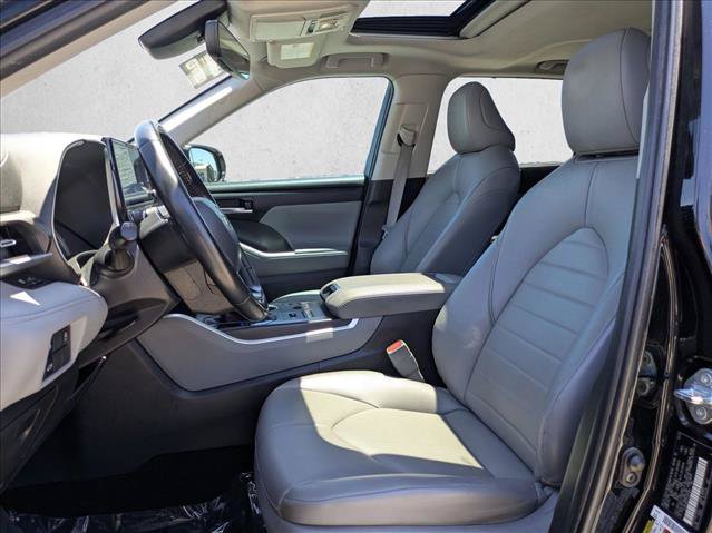Certified 2023 Toyota Highlander XLE AWD/4WD image 16