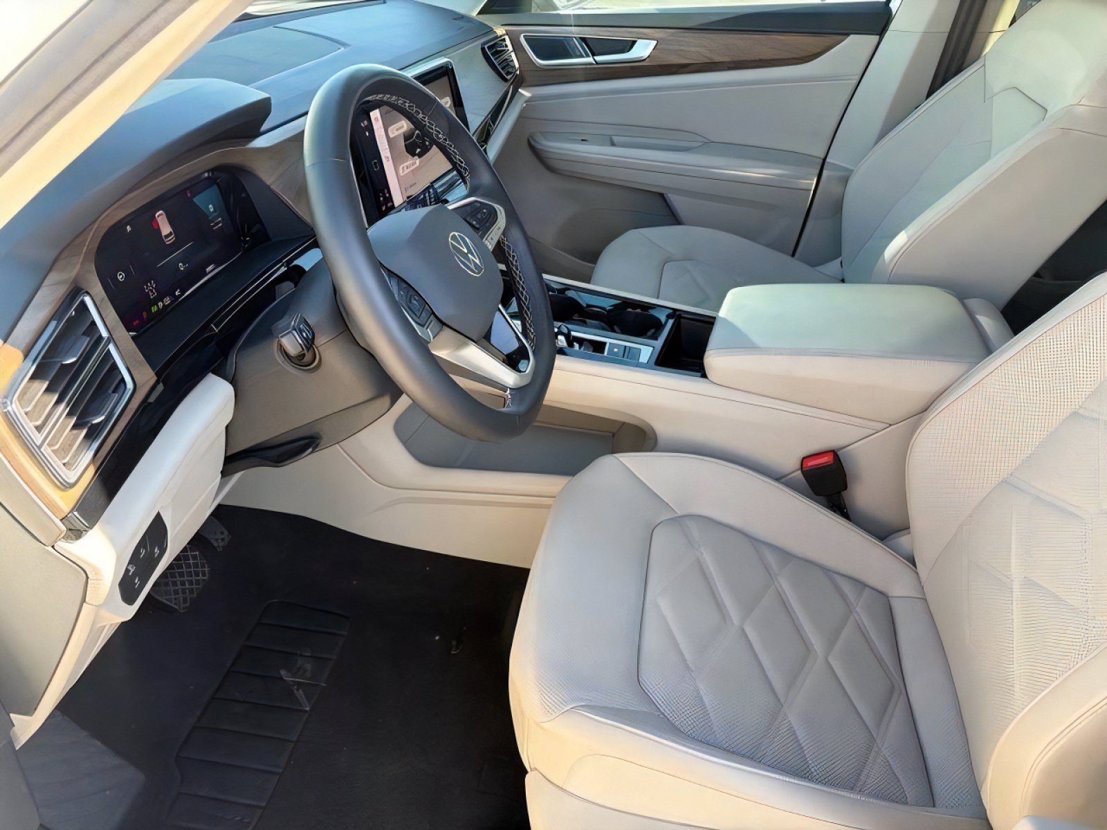 Used 2024 Volkswagen Atlas SE w/ Black Wheel Package FWD image 21