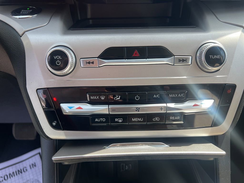 Used 2020 Ford Explorer XLT w/ Equipment Group 202A image 21