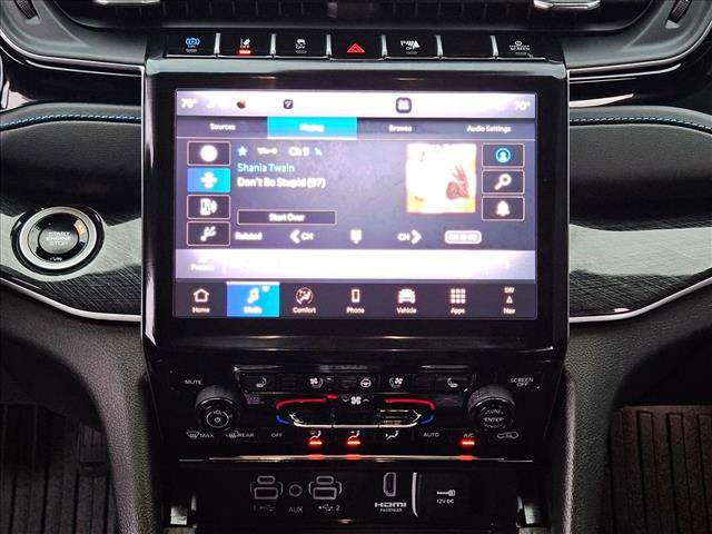 Used 2025 Jeep Grand Cherokee Trailhawk w/ Luxury Tech Group III image 13