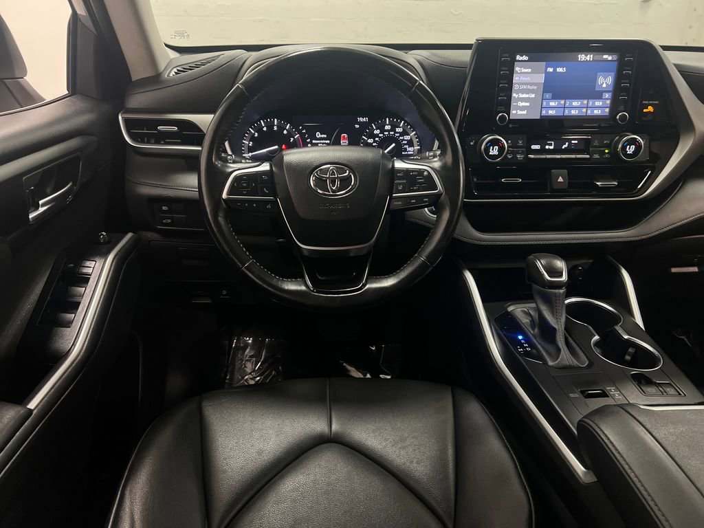Used 2020 Toyota Highlander XLE image 14