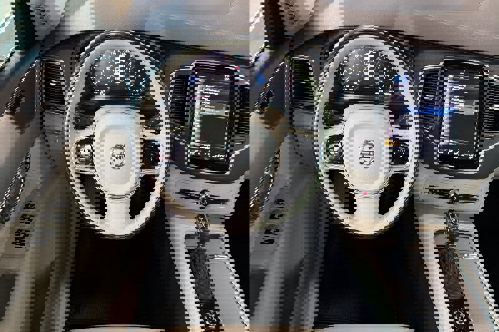 Used 2022 Volvo XC90 T5 Momentum w/ Protection Package image 16