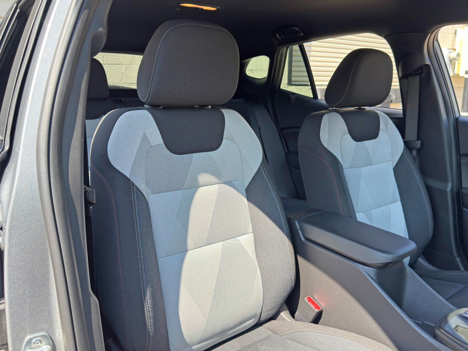 Used 2024 Chevrolet Trax RS w/ Driver Confidence Package FWD image 32