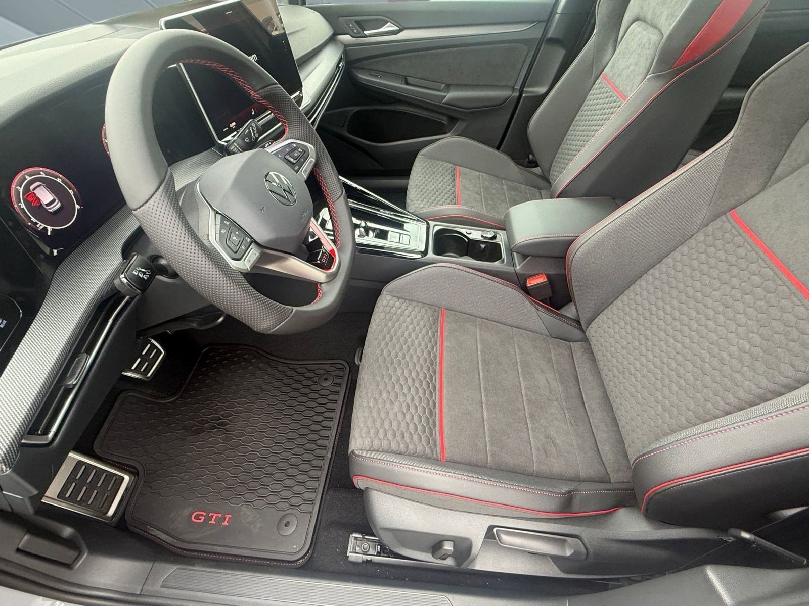 New 2026 Volkswagen Golf SE image 5