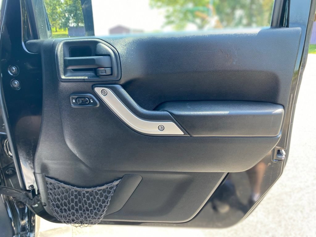 Used 2013 Jeep Wrangler Sahara w/ Dual Top Group AWD/4WD image 9