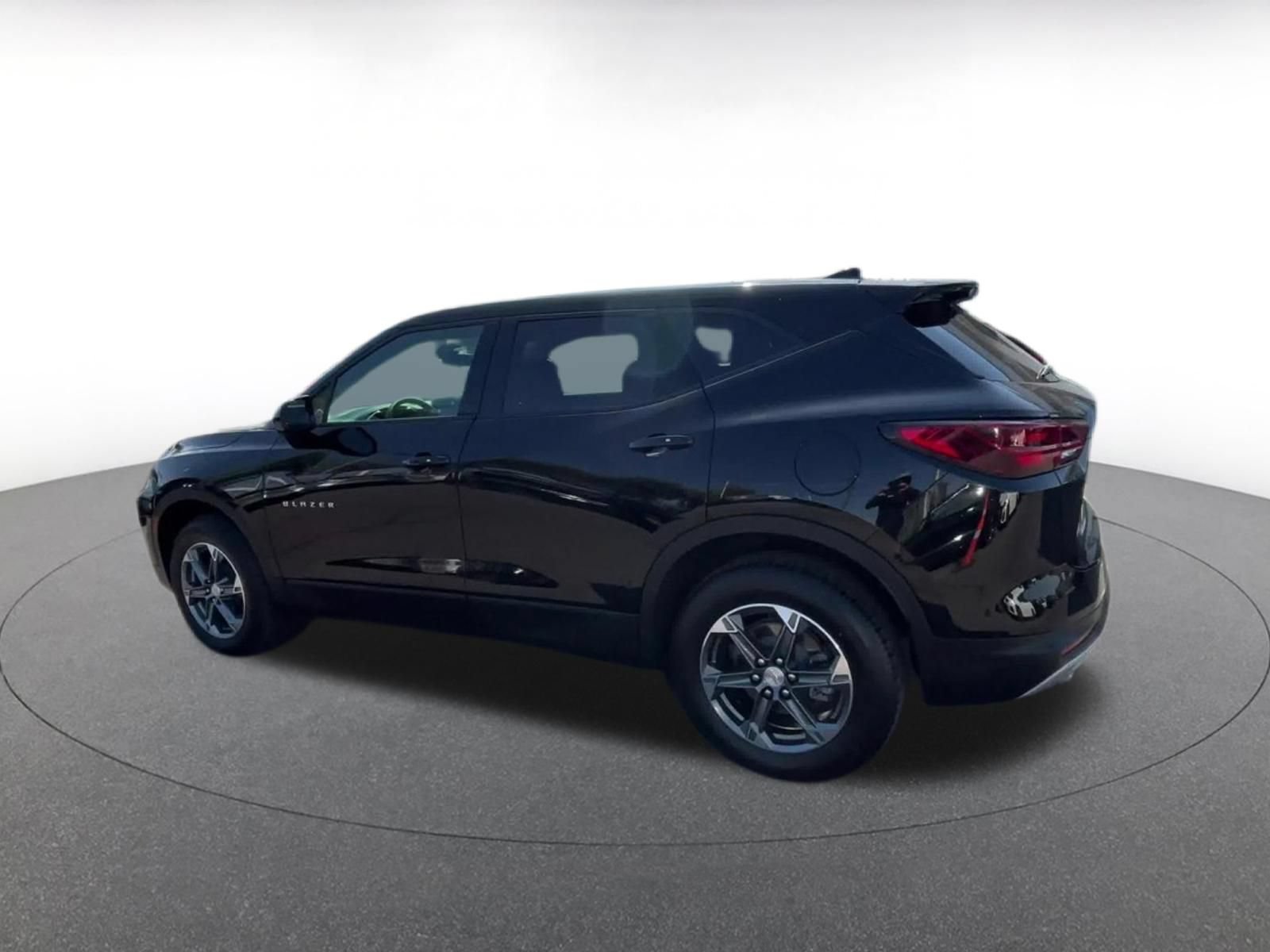 Used 2025 Chevrolet Blazer LT FWD image 10