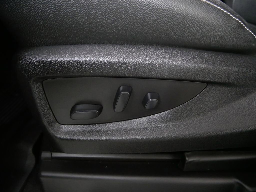 Used 2020 GMC Yukon SLT image 17