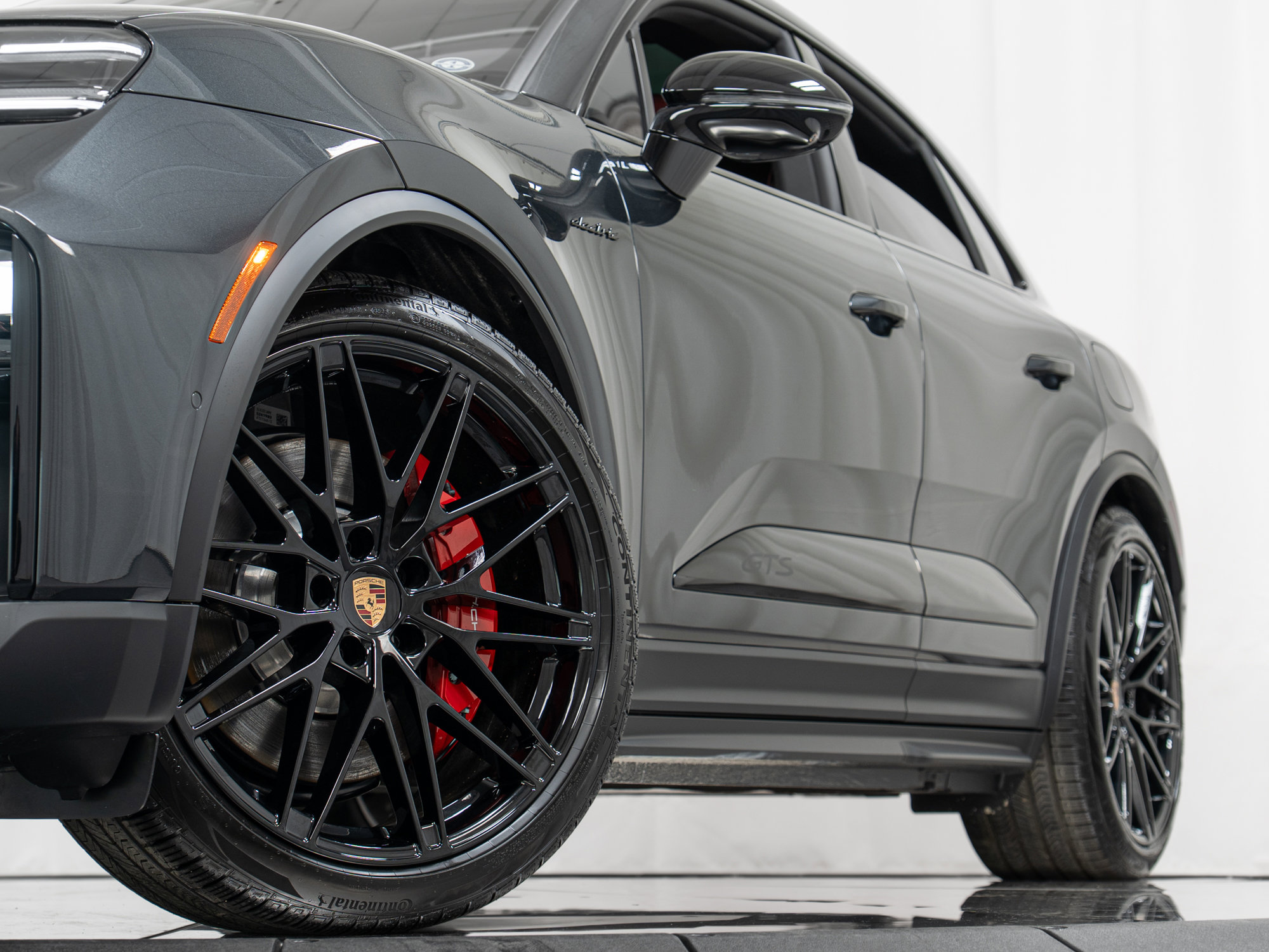 New 2026 Porsche Macan GTS Electric image 34