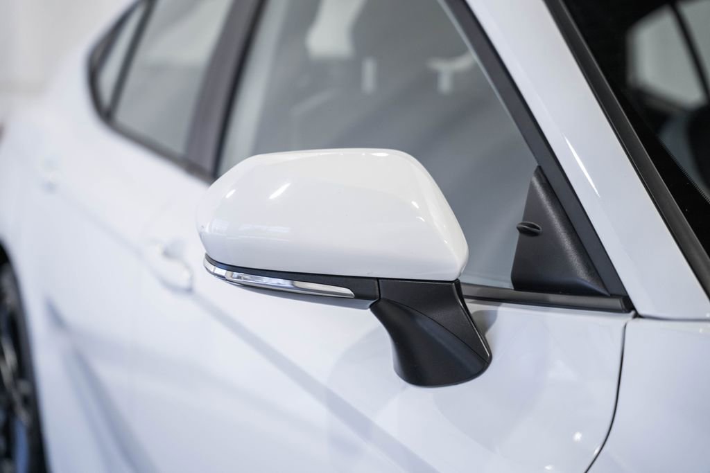 Used 2025 Toyota Camry SE image 12