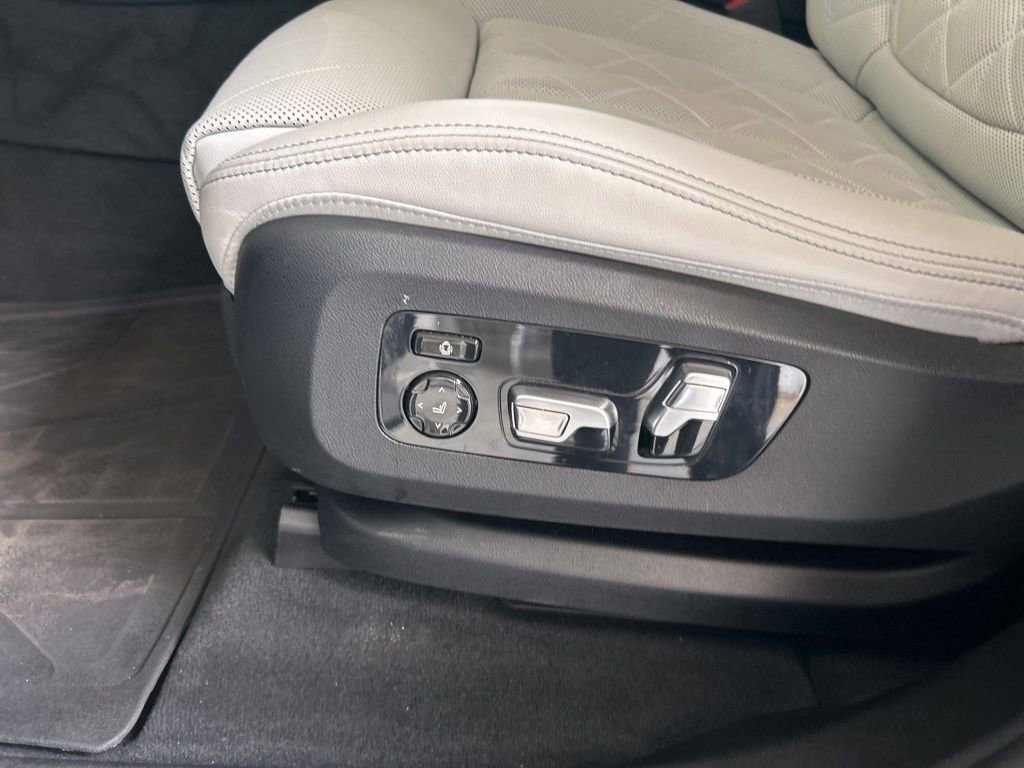 Used 2023 BMW X7 xDrive40i w/ Executive Package AWD/4WD image 54