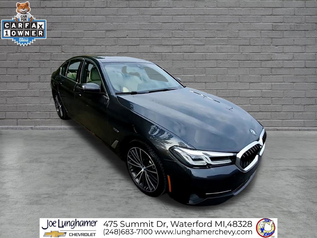Used 2023 BMW 530e xDrive w/ Premium Package AWD/4WD image 2
