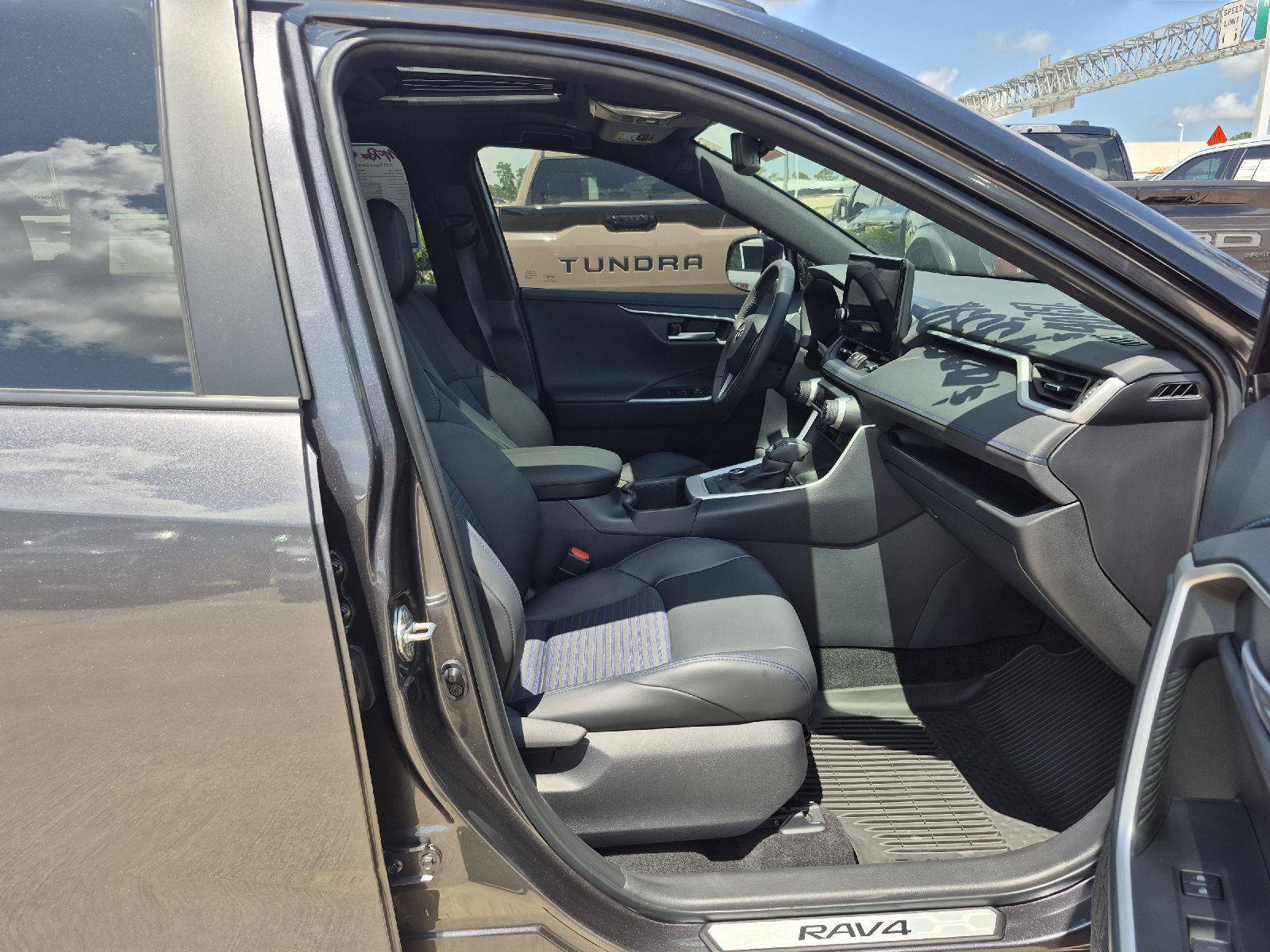 Used 2025 Toyota RAV4 XSE AWD/4WD image 10
