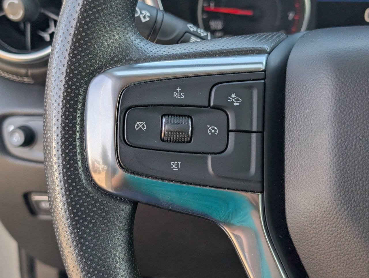 Used 2025 Chevrolet Blazer LT FWD image 23