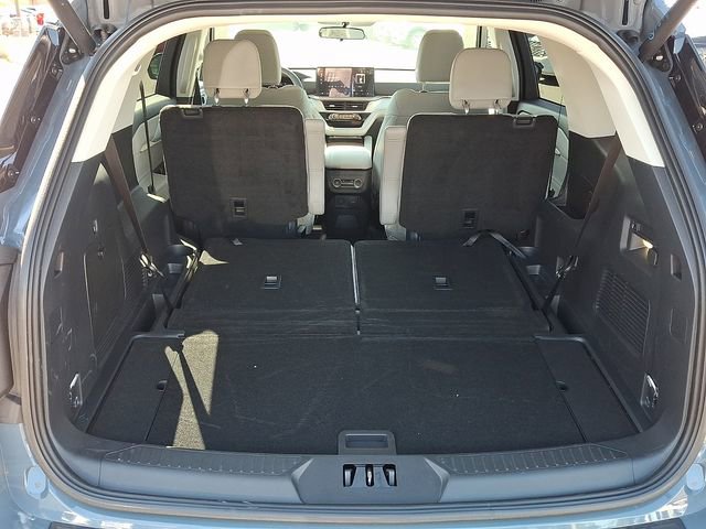 Used 2025 Ford Explorer Active w/ Active Comfort Package RWD image 23